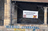 Aparecen pintadas y una pancarta en contra de la “asimilación” de la Selección de España en Elorrio