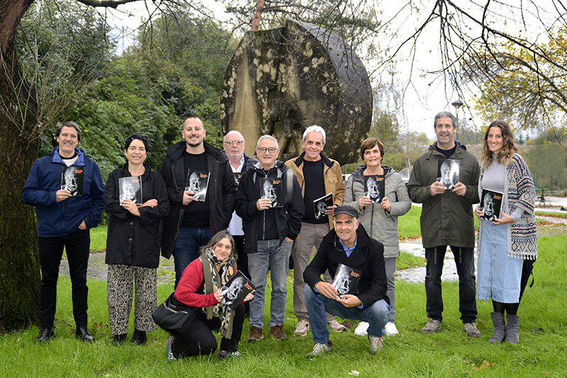 Néstor Basterretxea y Jon Irabazal protagonizan el último número de la revista Astola