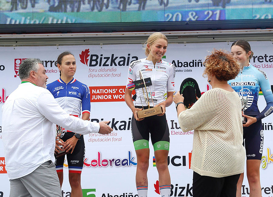 La ciclista británica Cat Ferguson se impone en la Bizkaikoloreak tras ganar sus dos etapas