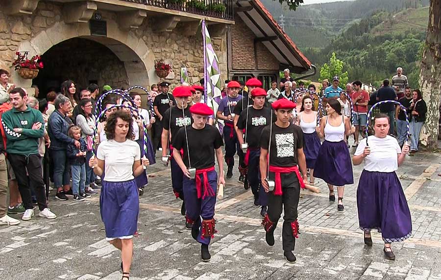 Las danzas y la música toman el protagonismo de unas fiestas de Garai que comienzan este sábado