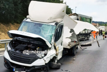 Tres heridos en un accidente entre dos camiones que ha obligado a cortar la N-634 en Amorebieta