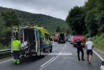 Cuatro heridos en un accidente que vuelve a obligar a cerrar la carretera de Urkiola en ambos sentidos