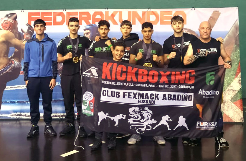 Fexmack Abadiño arranca la Liga Vasca de kickboxing con 5 oros, una plata y un bronce