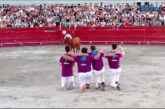 Los recortadores muestran sus técnicas en una plaza de toros llena