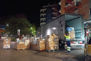 Amorebieta llena un tráiler con productos de ayuda para Valencia en su primer día de recogida