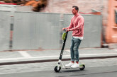 Amorebieta lanza una campaña informativa para promover un buen uso de los patinetes eléctricos