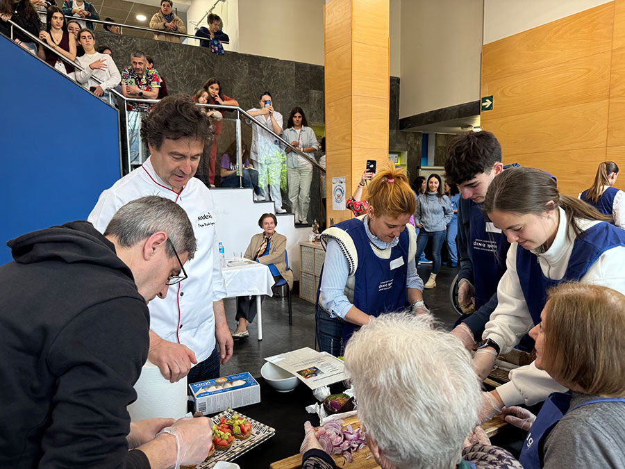 El jurado de ‘MasterChef’ Pepe Rodríguez preside un concurso de pintxos en la residencia Igurco Orue